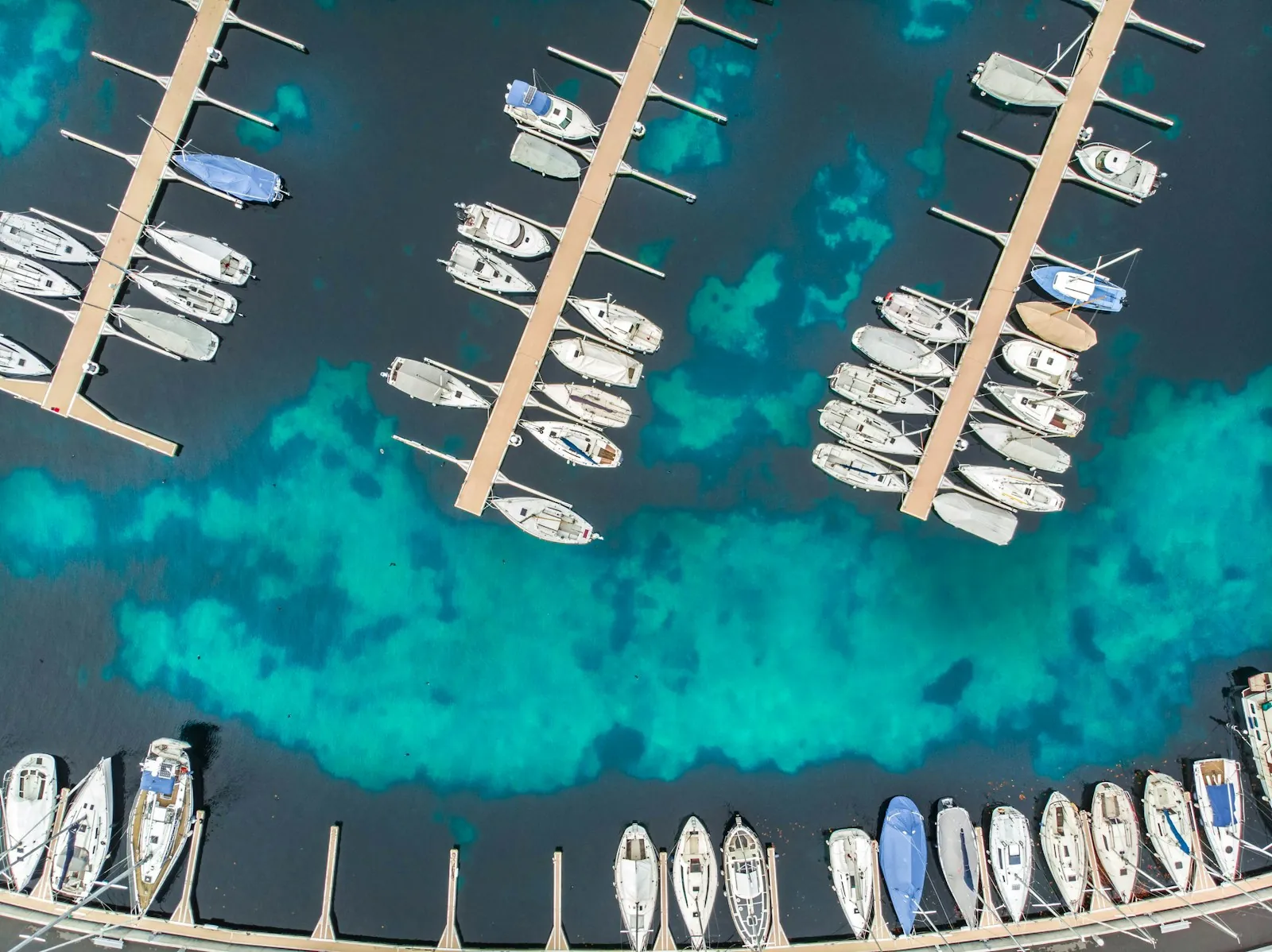 Marina mit Liegeplätzen – Symbolbild für Vor-Ort-Termin